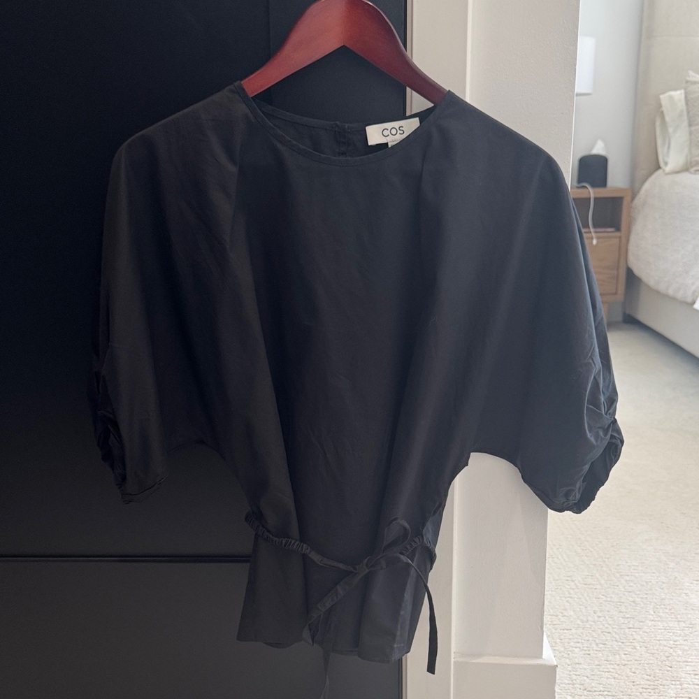 COS cotton poplin blouse with self tie belt. Worn once. Size 4. True to size.
